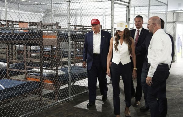 Trump visite l'«Alcatraz des alligators», un centre de rétention pour migrants en Floride