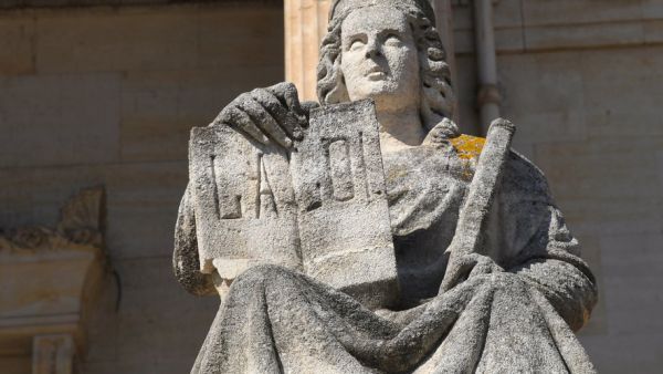 "Il n'y a jamais eu de deuxième arme" : Un couteau fantôme pour des blessures extrêmement graves