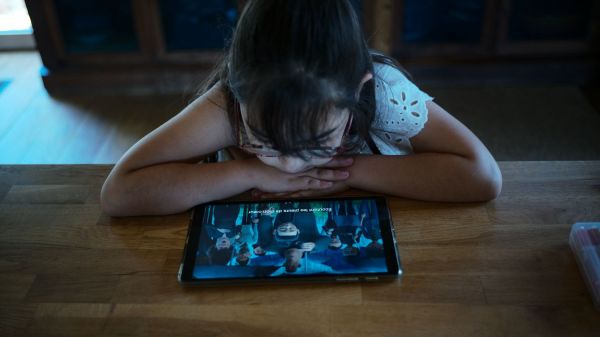 Les écrans seront formellement interdits dans les lieux d'accueil de jeunes enfants dès jeudi