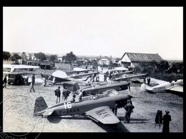 Le 2 juillet 1933 dans le ciel : Départ des Douze heures d'Angers