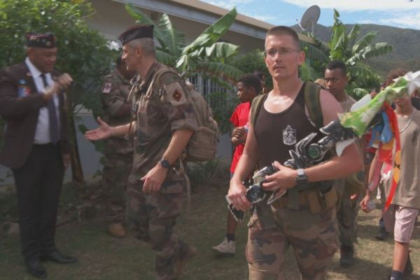 VIDÉO. Les militaires du Rimap arrivent à Koumac après 49 jours de marche à travers la Grande Terre, la coutume et l'histoire