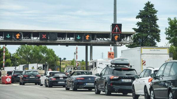 Surveillance par drones, animations sur les aires... À cause du trafic dense attendu ce week-end, VINCI Autoroutes déploie un dispositif complet pour accompagner les vacanciers