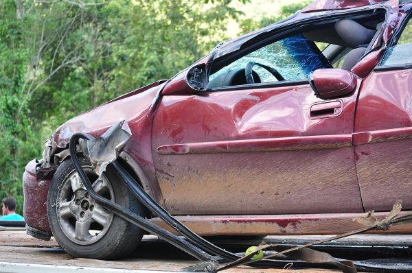 Ce que vous risquez en filmant ou en prenant en photo un accident alors que vous êtes au volant