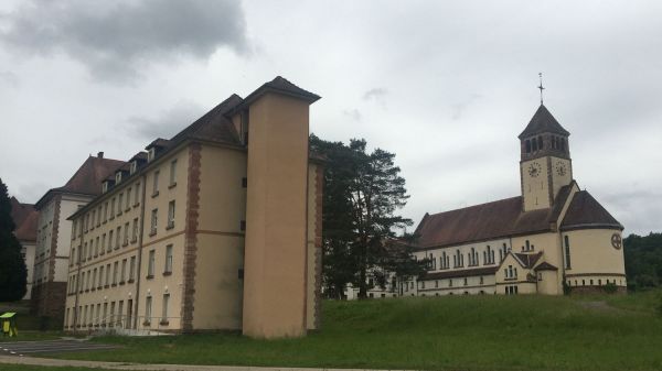 Moselle : 26 personnes accusent un abbé d'agressions sexuelles dans un établissement catholique de Bitche