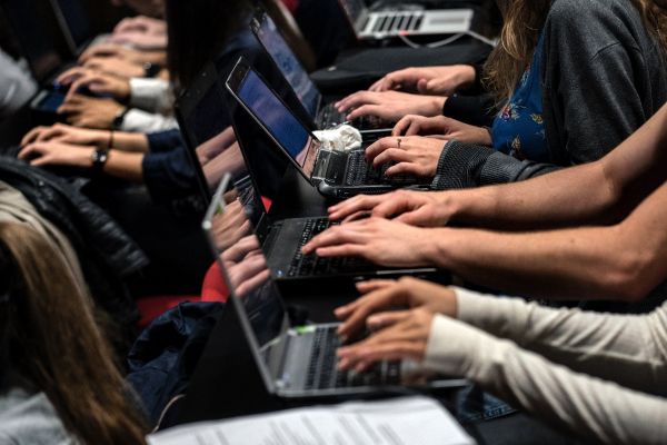 "Ecrire, c'est penser": les étudiants apprennent-ils moins bien avec ChatGPT ?