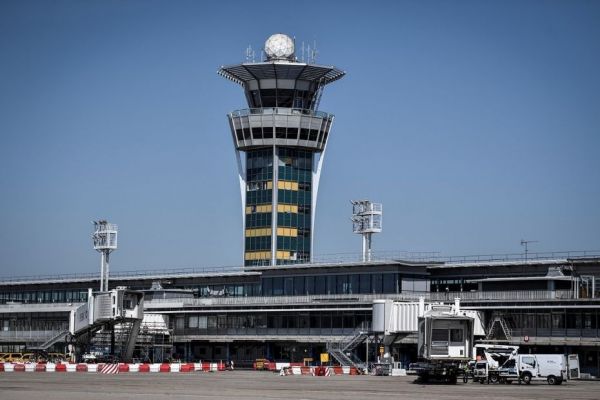 Contrôleurs en grève : le trafic aérien annoncé très perturbé jeudi à Paris et dans le sud de la France
