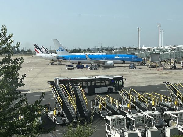 Grève des contrôleurs aériens : perturbations majeures pour les départs en vacances