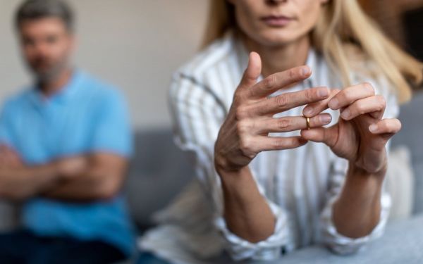 Croire à ces 9 fausses vérités sur le divorce pourrait vous coûter cher, selon les experts