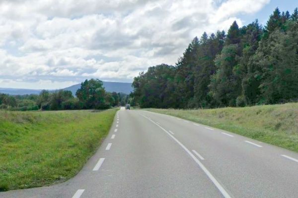 Percuté par une voiture en pleine canicule, un jeune motard perd la vie sur une route du Jura