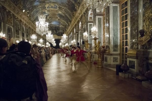 Un spectacle historique critiqué par la gauche à Moulins