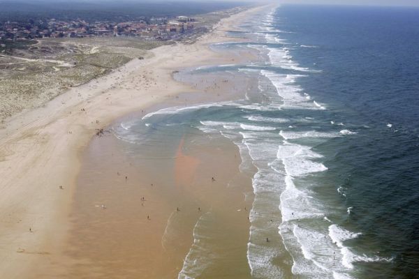 "Chaque année, des nageurs sont emportés et se noient" : alerte maximale aux baïnes et courants dangereux sur le littoral