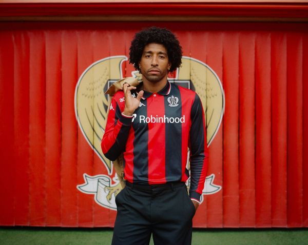 Découvrez le nouveau maillot de l'OGC Nice (et il est superbe)