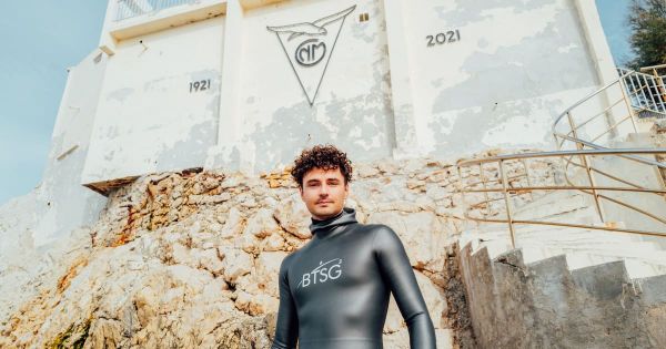Apnée : le Français Arnaud Jerald bat le record du monde en bi-palmes à 125 mètres