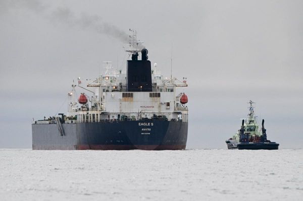 Pétrole : la « flotte fantôme » compterait 900 navires contournant les sanctions