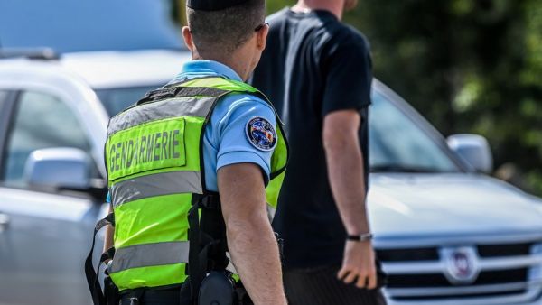 Il se trouvait à proximité d'un lycée muni de deux couteaux : un "masculiniste" de 18 ans interpellé, soupçonné d'un projet d'attentat contre des femmes