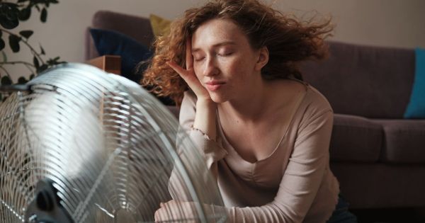 Canicule : ce conseil très étonnant que l'on donnait à la télévision pour se rafraîchir est en réalité dangereux