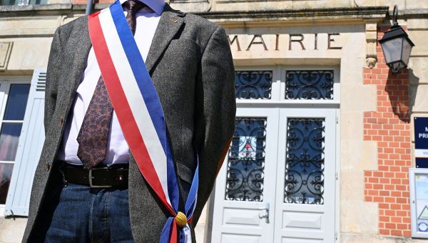 Municipales : le maire reste l'élu qui inspire le plus de confiance, pour sept Français sur dix
