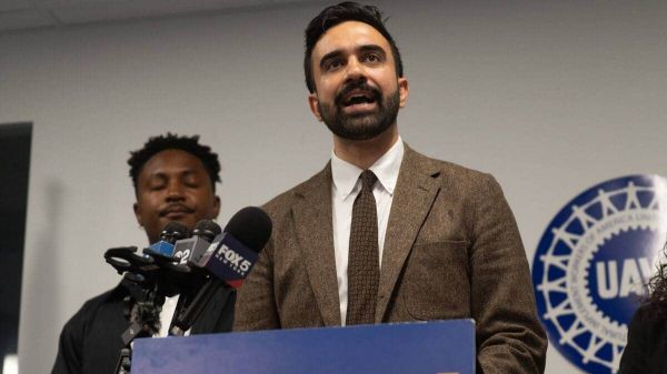 Donald Trump menace d'arrêter le «communiste» prétendant à la mairie de New York s'il défie les politiques du ICE
