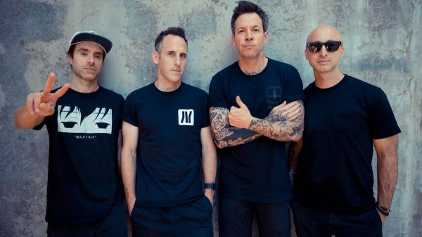 «Fuck, on l'a fait!»: avant le passage de Simple Plan au Festival d'été, le batteur Chuck Comeau se remémore le parcours de 25 ans du groupe québécois