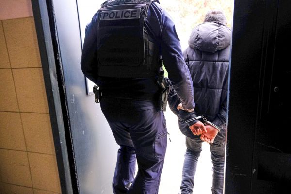 Il voulait attaquer des femmes: Un masculiniste de 18 ans a été écroué en France
