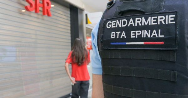 Vosges. Trois personnes masquées tentent de braquer la boutique SFR de la galerie Carrefour d'Épinal-Jeuxey