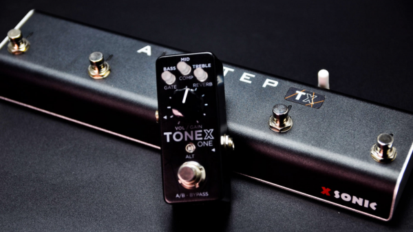 Xsonic a conçu un contrôleur MIDI spécialement pour ToneX