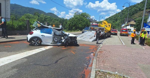 Moosch. Choc frontal entre deux voitures : la D1066 coupée