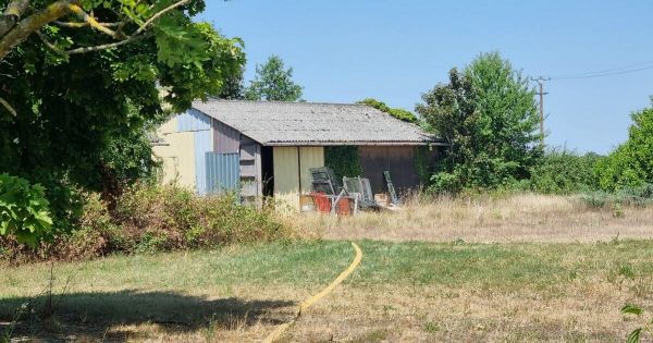 L'Hôpital-le-Mercier. Sur un ancien site industriel, une cuve de 20 000 litres se vide, les pompiers interviennent