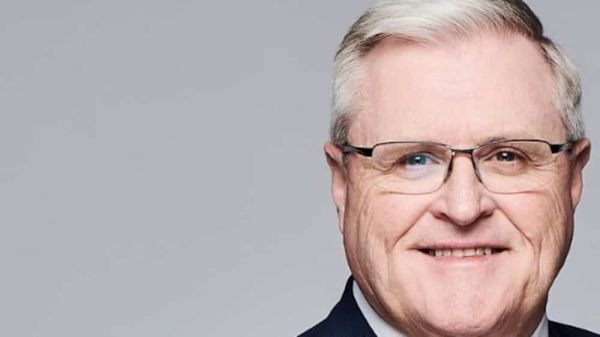 Après 48 ans de carrière, l'informateur hockey Bob McKenzie annonce sa retraite