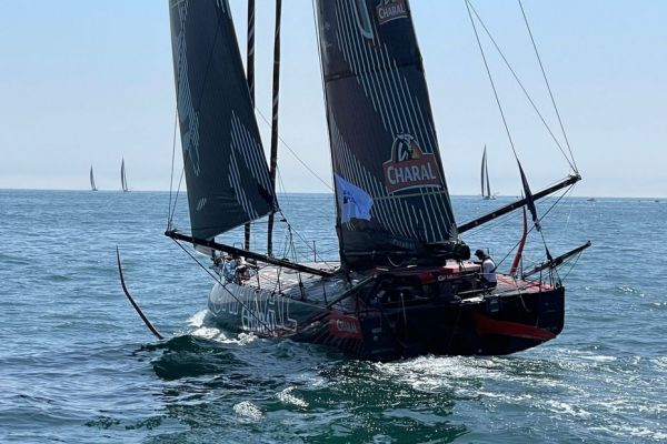 CARTE. Course des caps 2025. Parcours un peu écourté pour la flotte des 10 IMOCA, après l'abandon de F. Amedeo (FDJ United – Wewise)