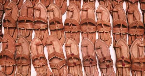 En Inde, Prada face au scandale de la sandale