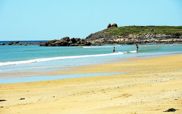 « D'un instant à l'autre, on n'a plus pied » : à Erdeven, deux enfants piégés dans une baïne ont été sauvés de la noyade par deux femmes