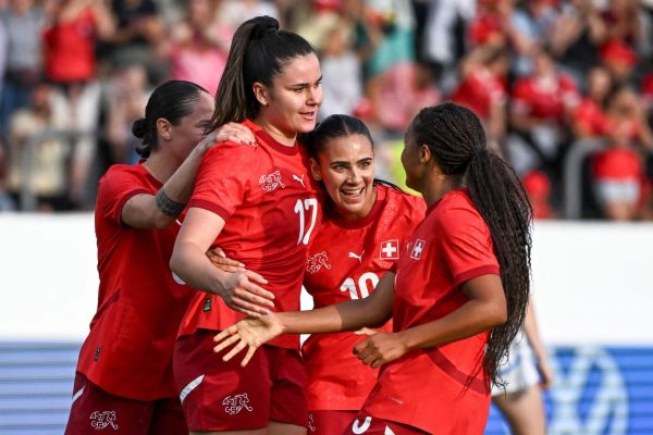 La Suisse accueille l'Euro 2025 féminin de football, qu'elle espère fondateur