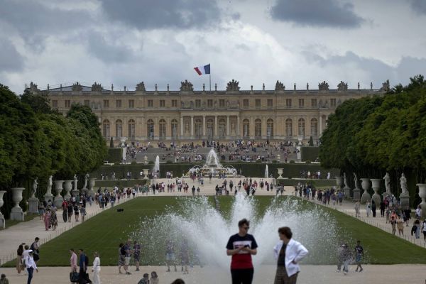 Une fillette de 10 ans morte au château de Versailles : un malaise lié à la canicule ?