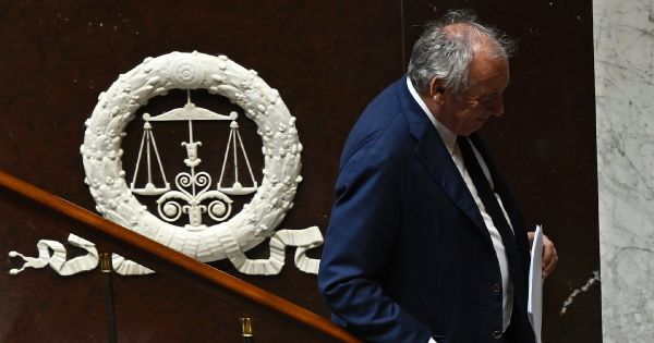 François Bayrou et ses prédécesseurs à Matignon : les motions de censure à la loupe