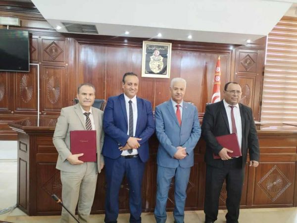 Signature de deux conventions pour la mise en place de la facturation électronique dans les marchés de gros de Sfax