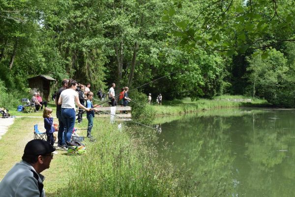 Lac Ducrest à Arudy : les pêcheurs rassurent sur la qualité de l'eau