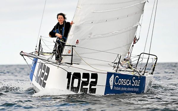 En mini 650, Alice Valiergue signe un record autour des îles britanniques