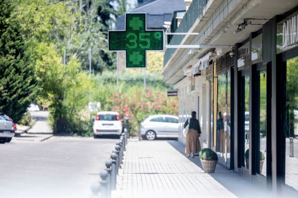 Canicule : « On construit des parkings inutiles plutôt que d'aménager des espaces pour respirer », dans la cité des Francs-Moisins, des habitants abandonnés à leur sort