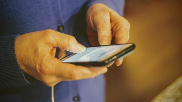 Un simple SMS par satellite avec son iPhone lui sauve la vie