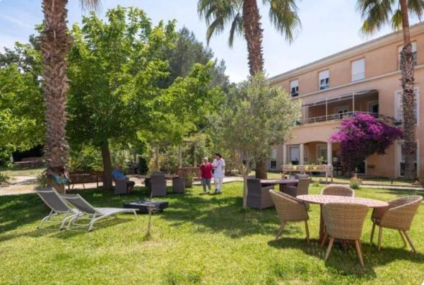 "Où est l'intérêt pour nos aînés?": les riverains lancent une pétition contre l'organisation de fêtes privées dans cette maison de retraite du Var