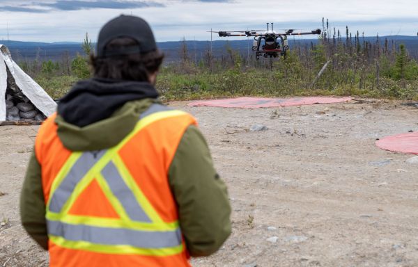 Reboiser après les incendies, des drones à la rescousse