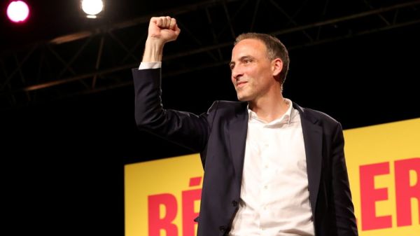 L'eurodéputé Raphaël Glucksmann en déplacement en Provence : "Est-ce qu'on continue à baisser la tête face à LFI ?"
