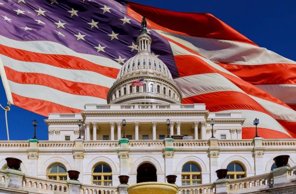 Donald Trump impose un budget record et explosif au Sénat américain