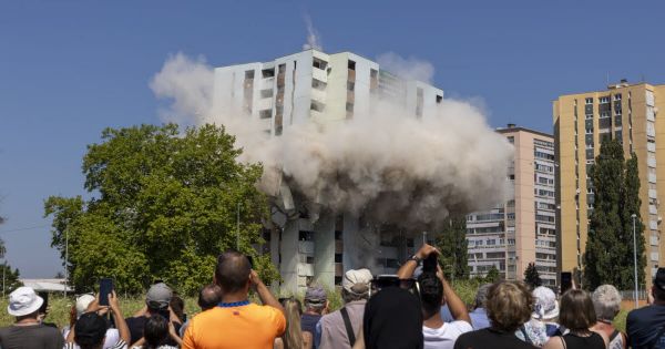 Photos. Belfort : le 8 rue de Budapest s'effondre, la tour disparaît du paysage urbain