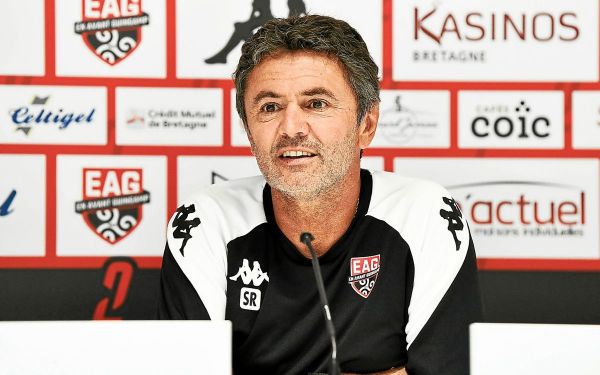 « De nouveau, on est dans une zone d'incertitudes », constate Sylvain Ripoll, l'entraîneur de l'EA Guingamp