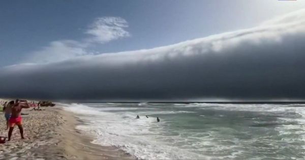 VIDÉO. Un nuage rare et hallucinant sème l’émoi sur les plages du Portugal  