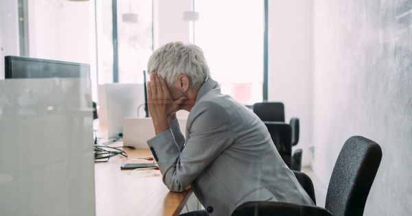Ménopause : la plupart des travailleuses encaissent en silence et leur carrière en est affectée