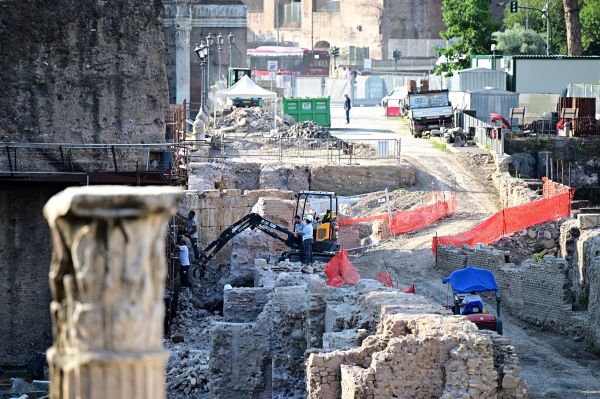 A Rome, les fouilles archéologiques débutent dès l'aube pour éviter la canicule