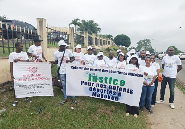 Gabon : Mobilisation des parents des jeunes arrêtés et transférés à Makokou devant le tribunal de Libreville